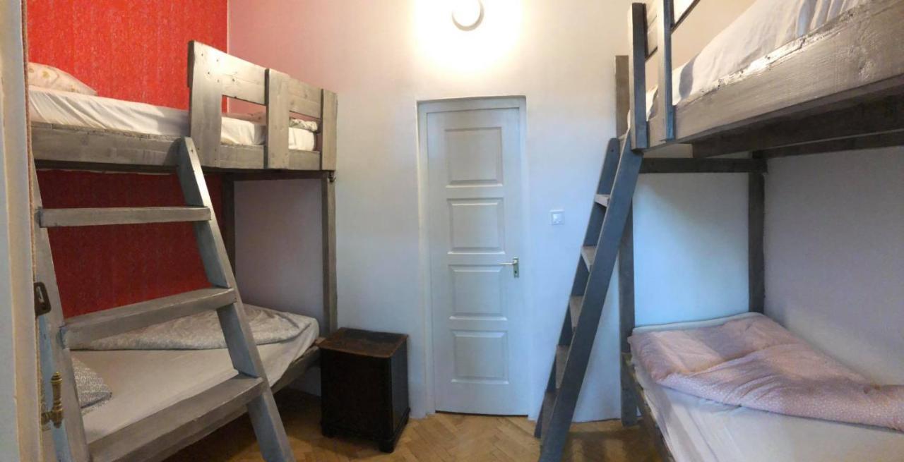 Single Bed Mixed Dormitory Room