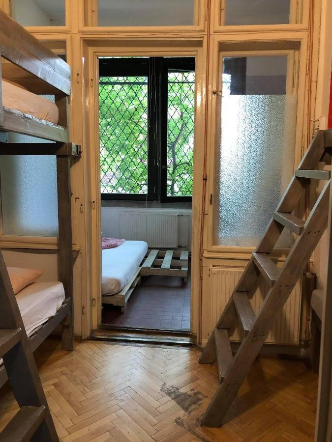 Single Bed Mixed Dormitory Room