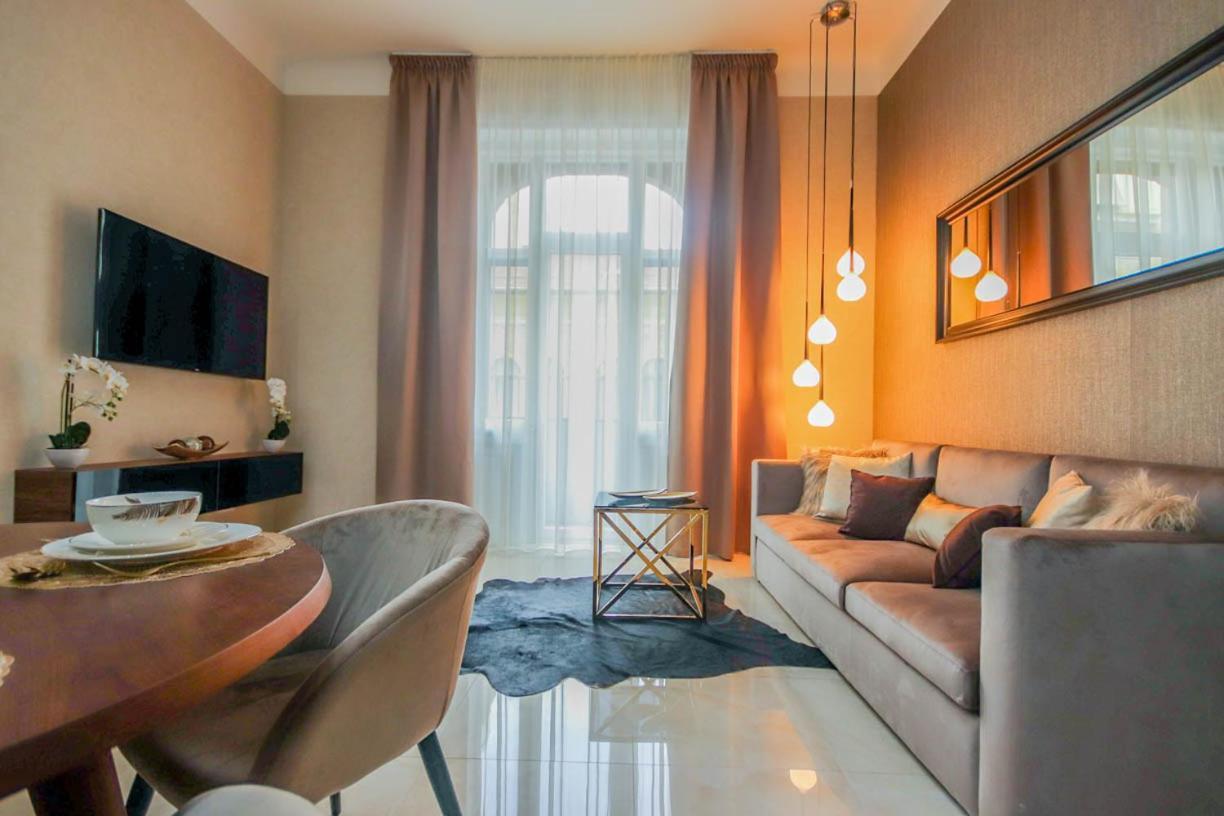 Three-Bedroom Apartment,1032493532:JPEG