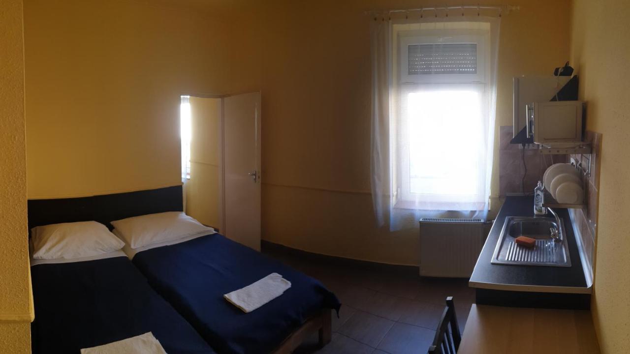Studio (4 Adults)