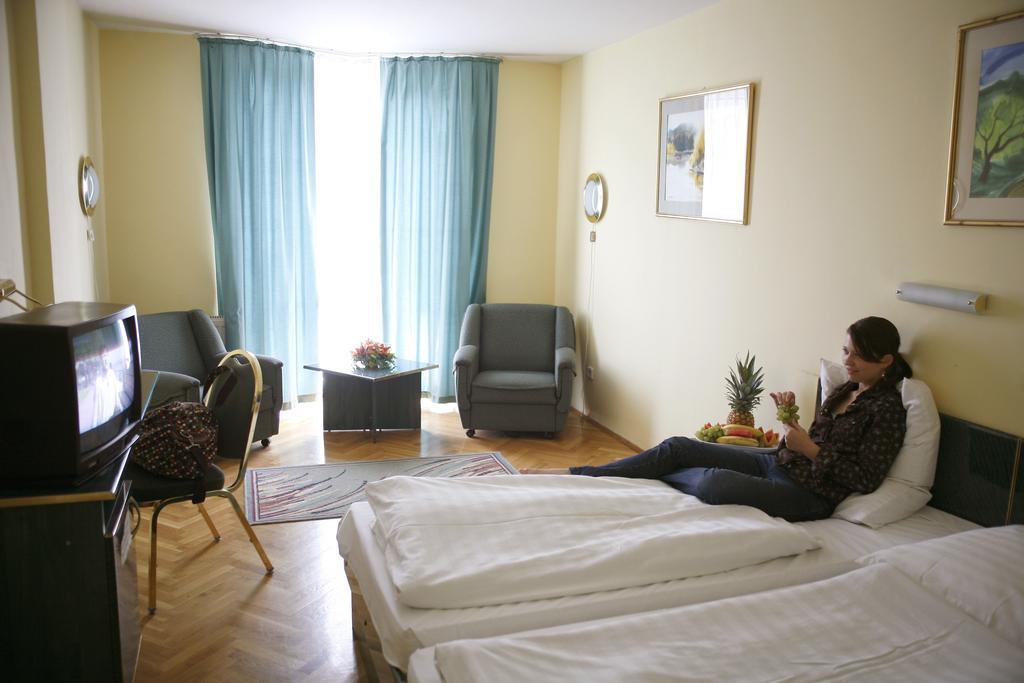 Double or Twin Room,116636434:JPEG