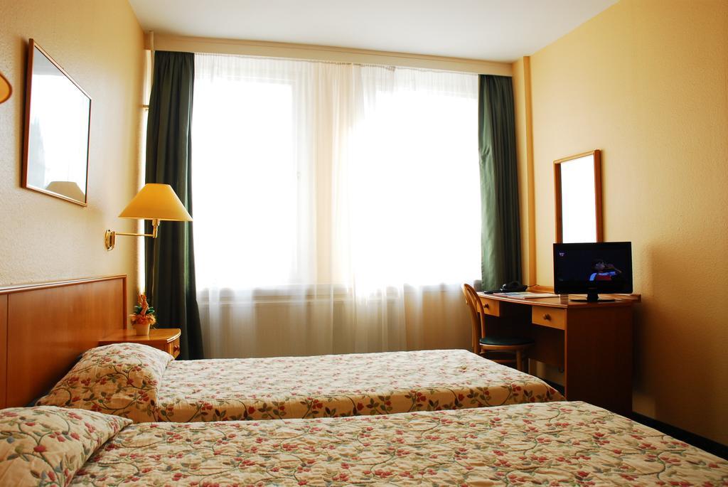 Quarto com Cama de Casal ou 2 de Solteiro