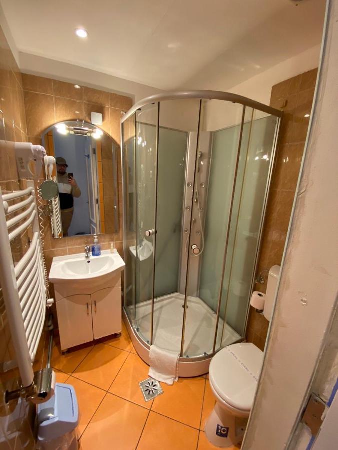 Quarto com 2 Camas de Solteiro