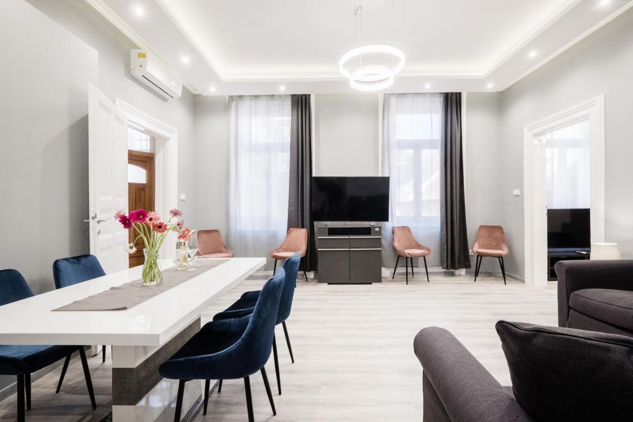 One-Bedroom Apartment,1144417179:JPEG