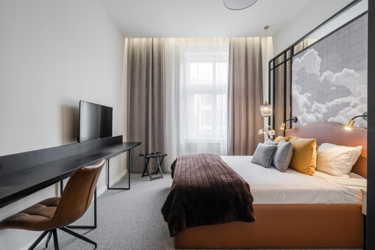 Standard Queen Room