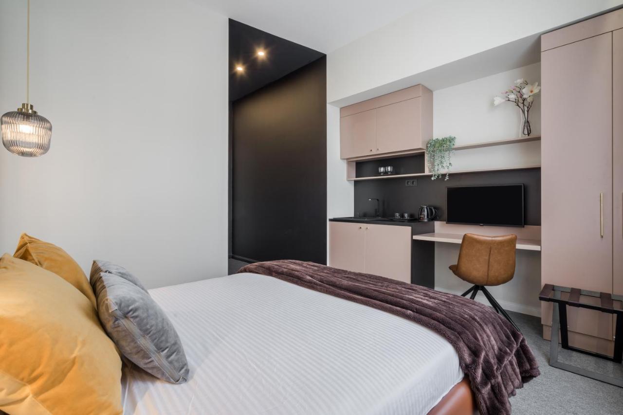Standard Queen Room