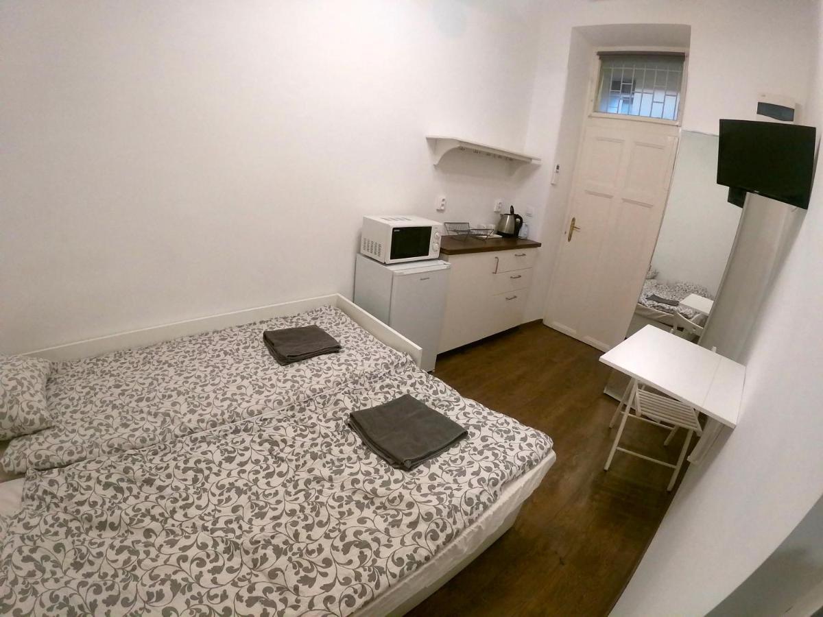 One-Bedroom Apartment,1161047859:JPEG