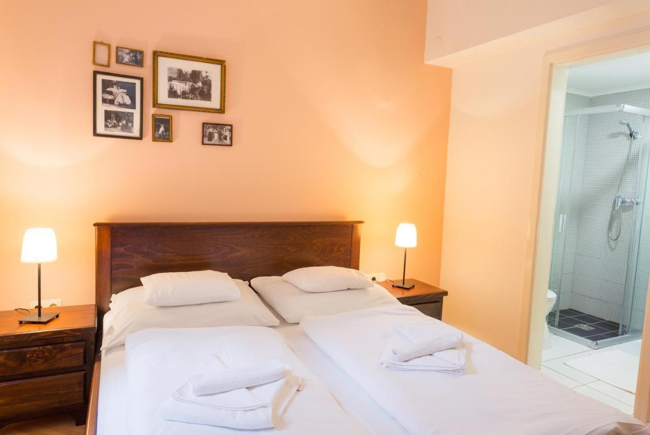 Standard Queen Room