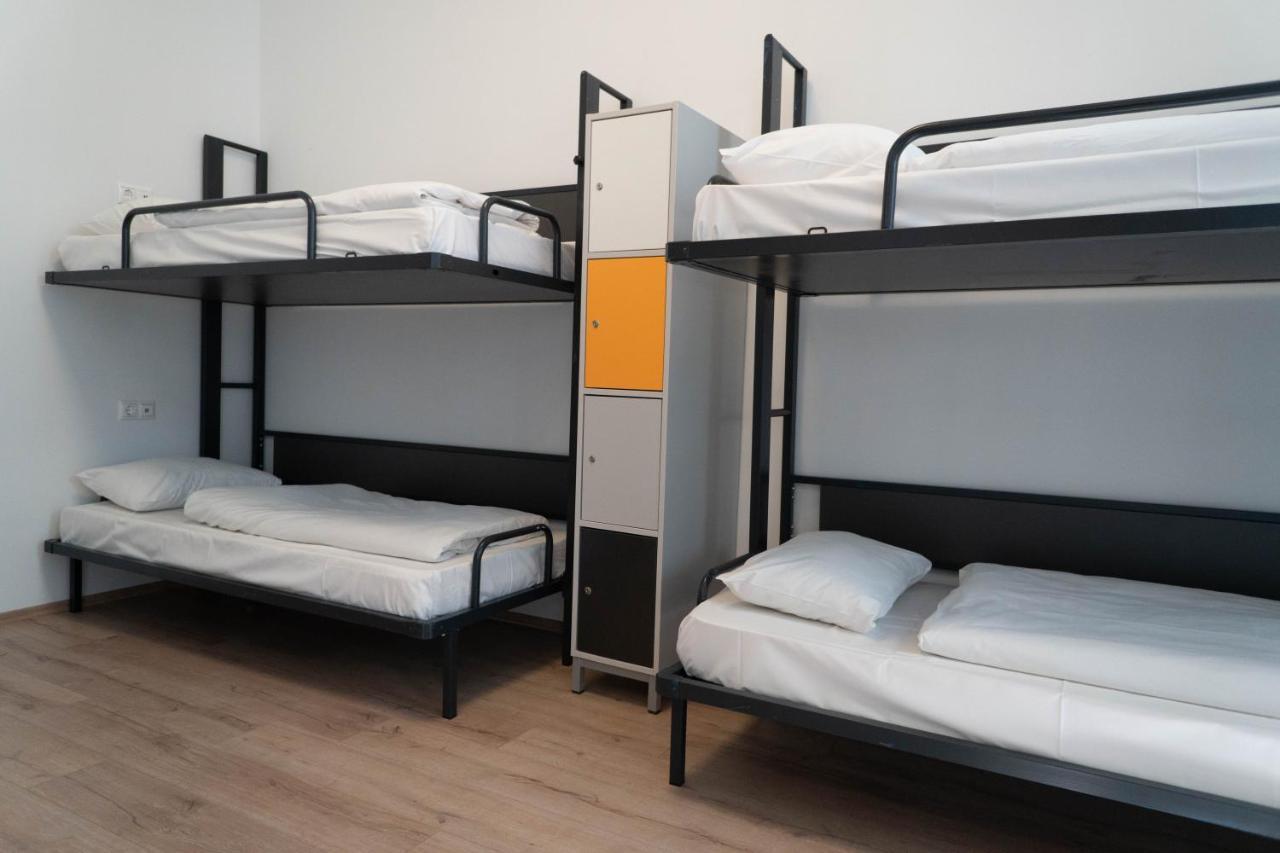 Bed in een Slaapzaal met 8 Bedden