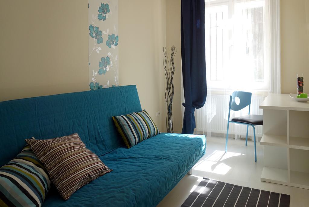 Two-Bedroom Apartment,132966273:JPEG