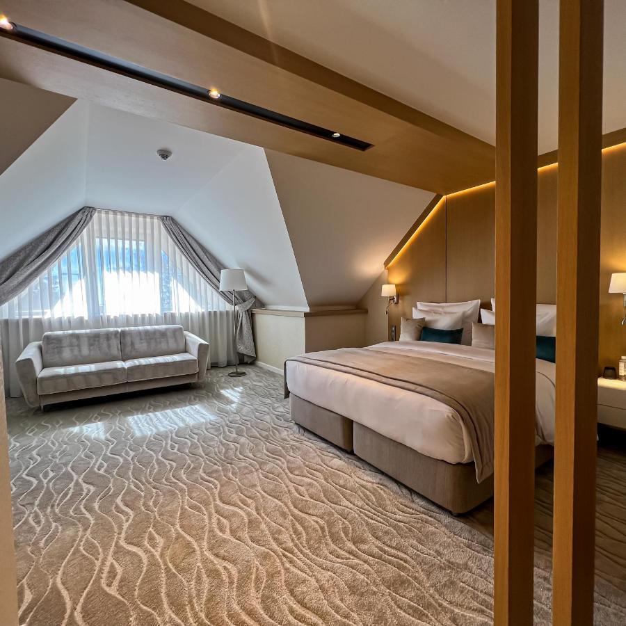 Deluxe Queen Room with Two Queen Beds