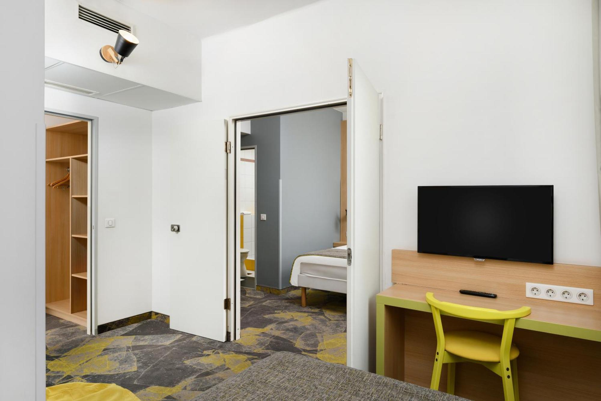 family room with one double and one single bed