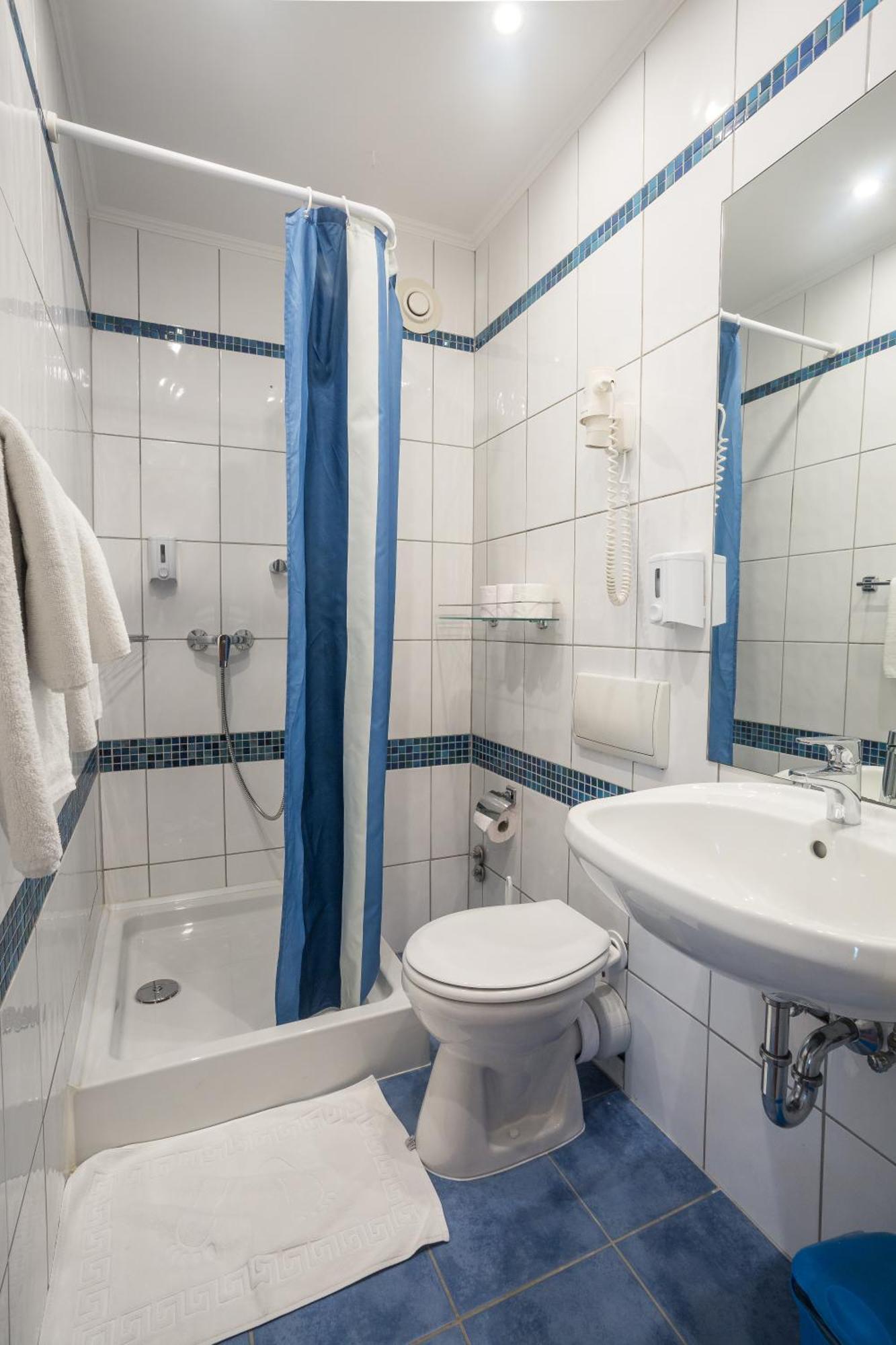 Basic Triple Room,1627202434:JPEG