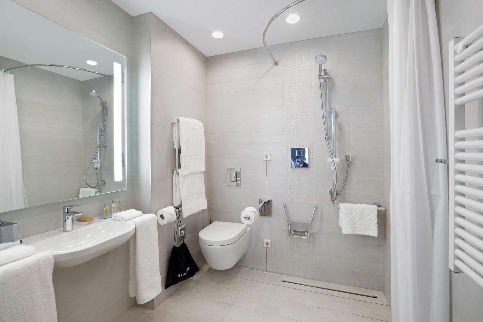 King Guest Room - Mobility Accessible