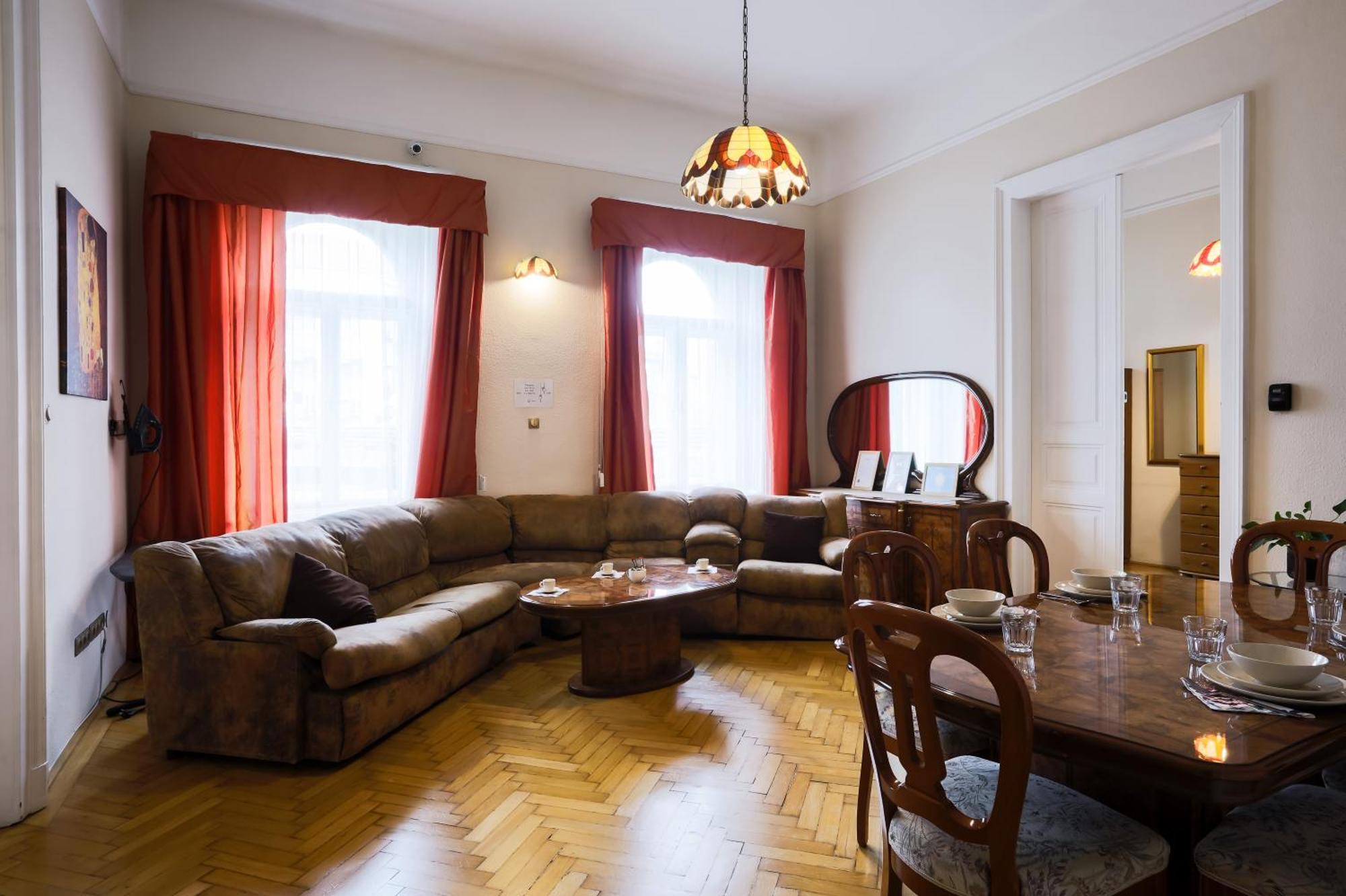 Dreibettzimmer mit Gemeinschaftsbad