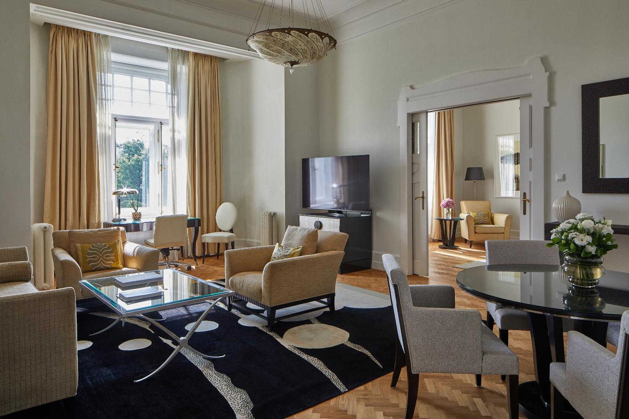 Chain Bridge One Bedroom Suite