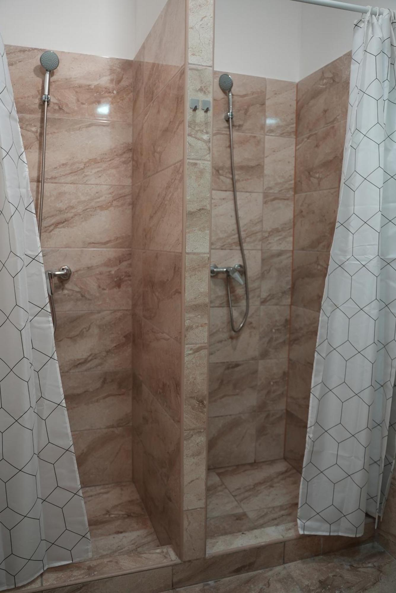 Cama em Dormitório Feminino com 6 Camas