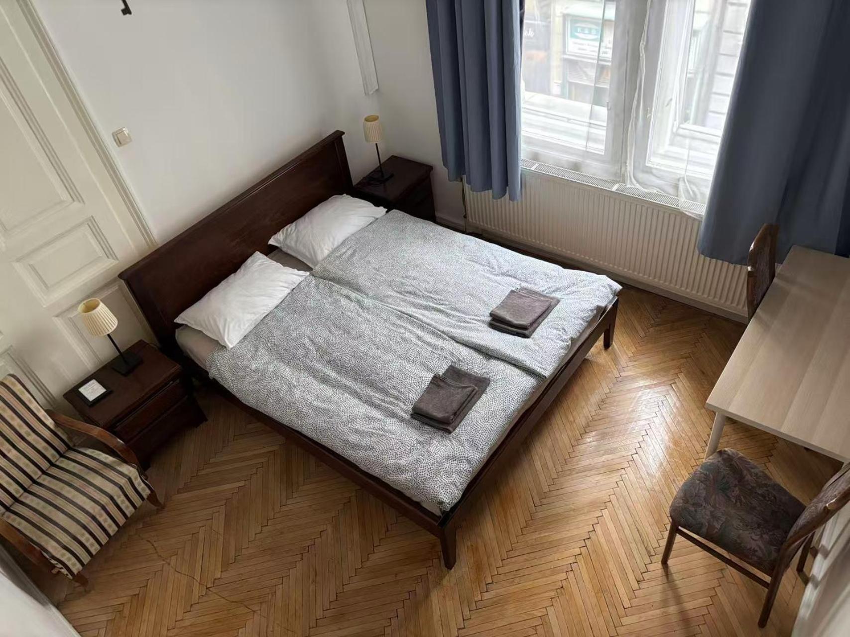 Standard Queen Room
