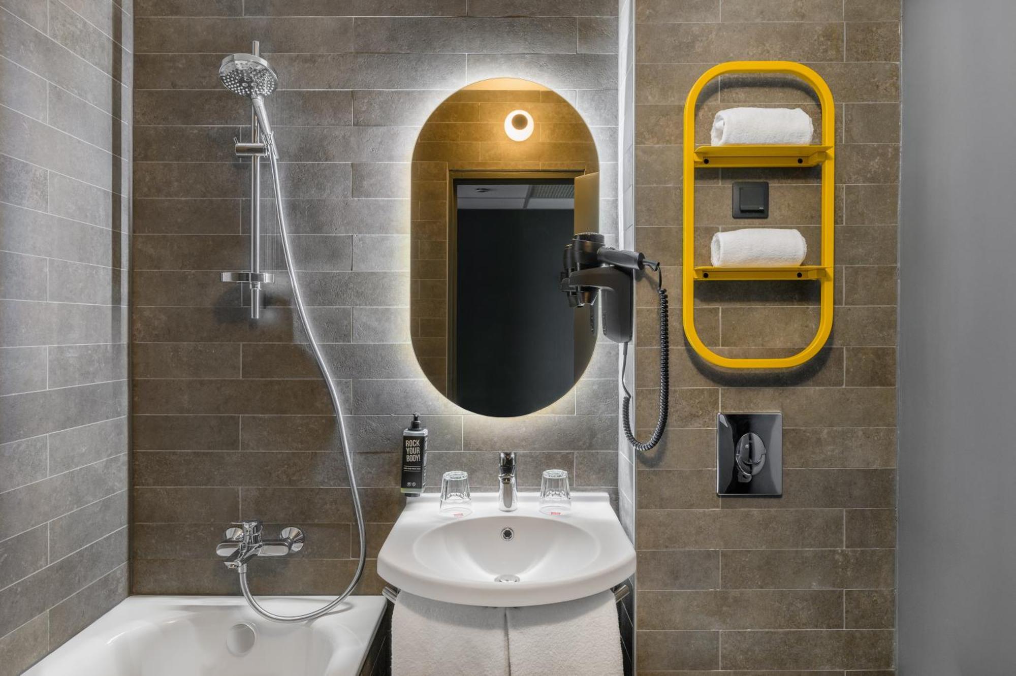 Quarto Twin Standard
