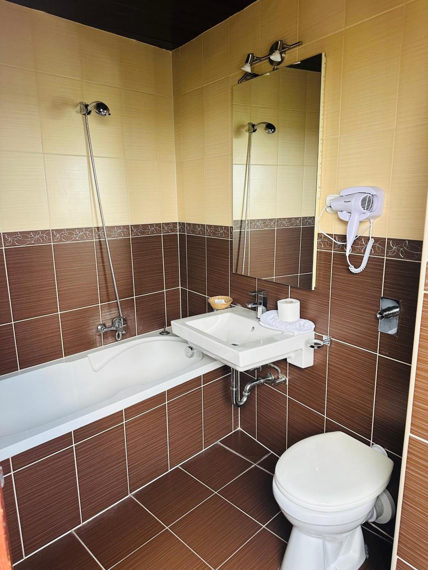Basic Triple Room,1676737433:JPEG
