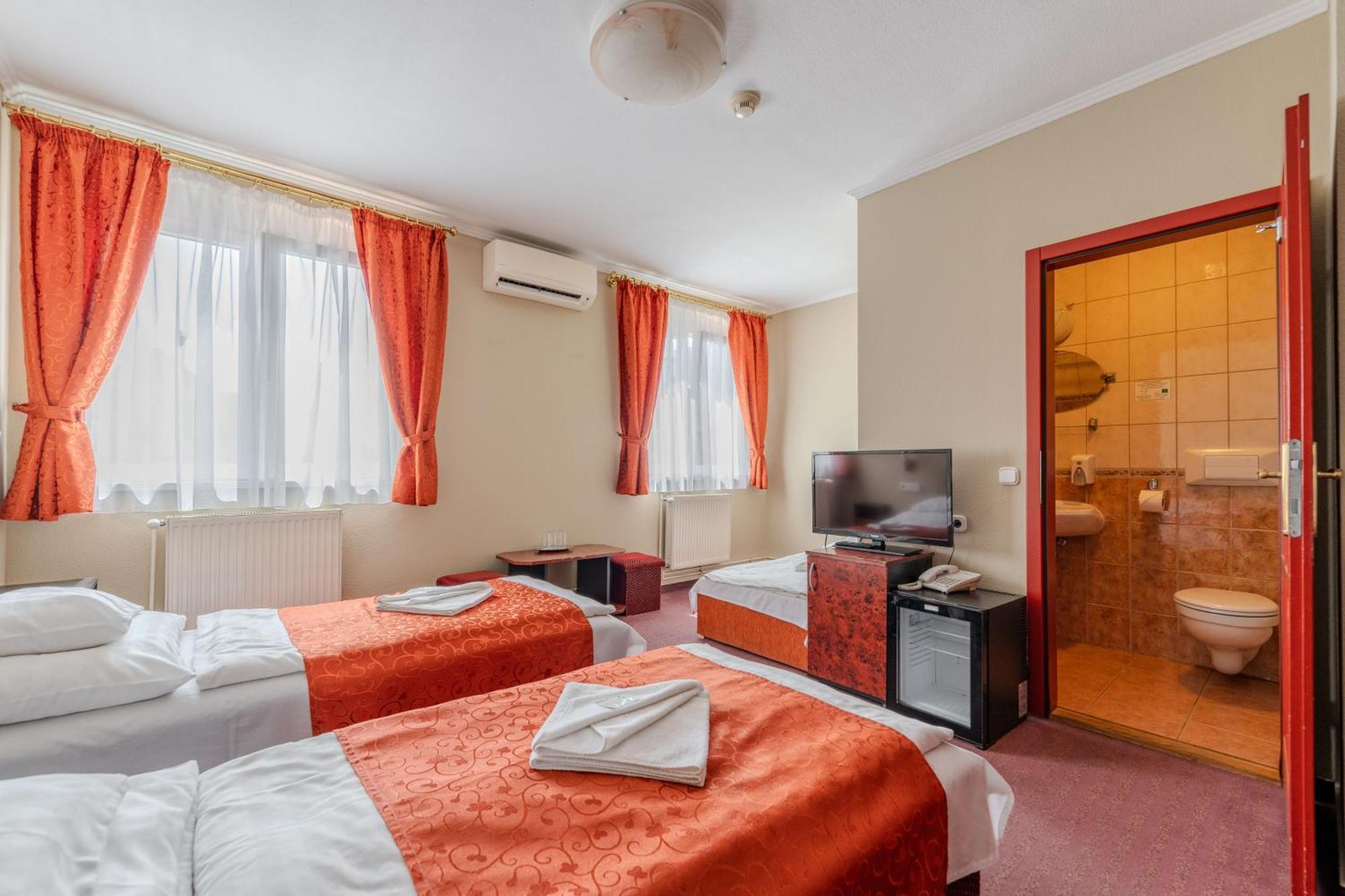 Standard Twin Room,1698846318:JPEG