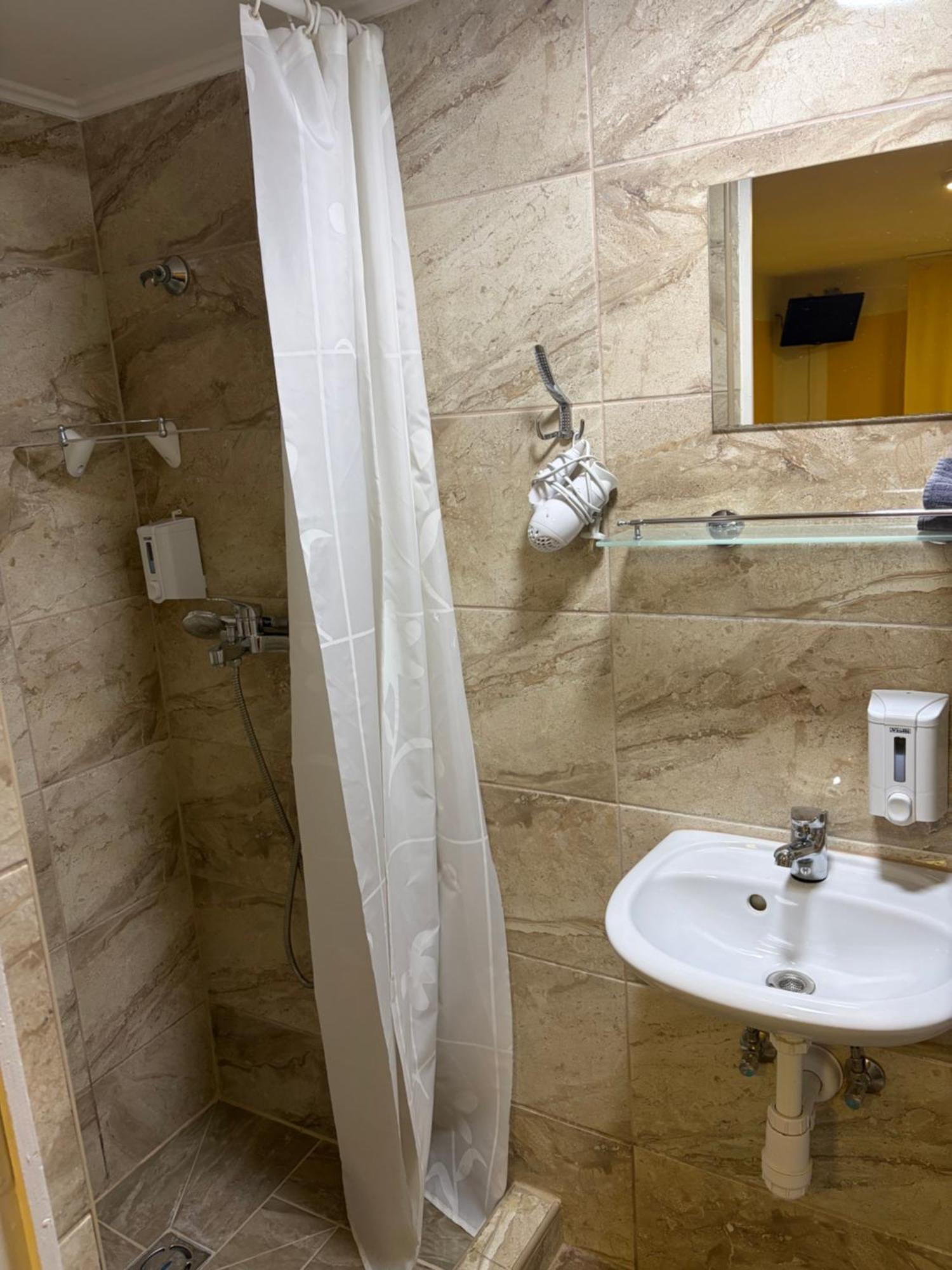 Double or Twin Room Private Bathroom