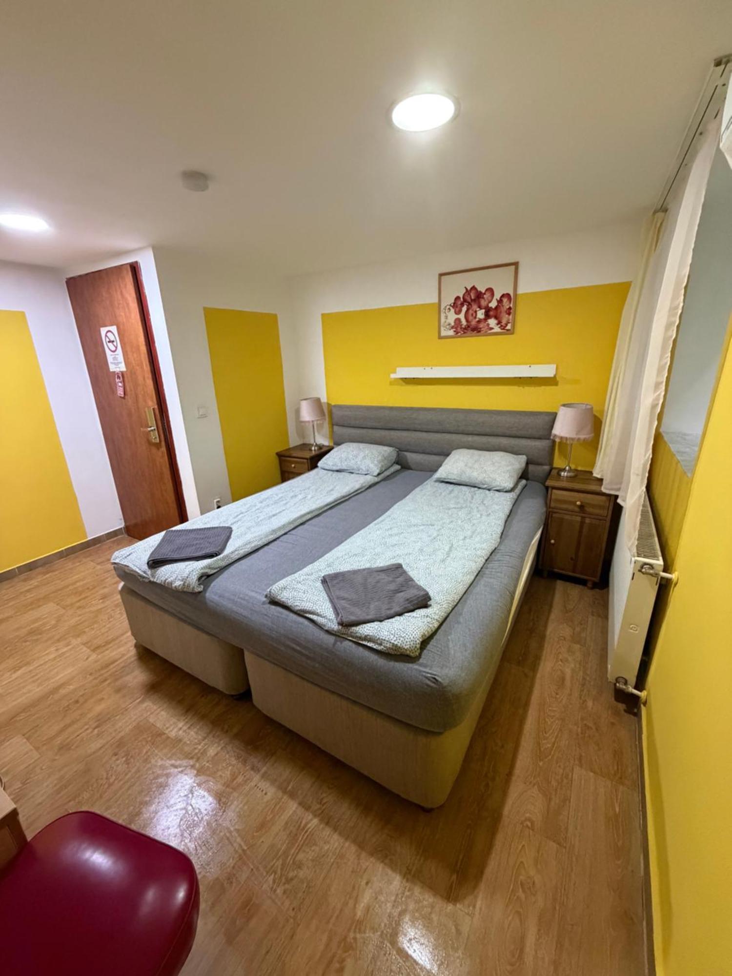 Double or Twin Room Private Bathroom