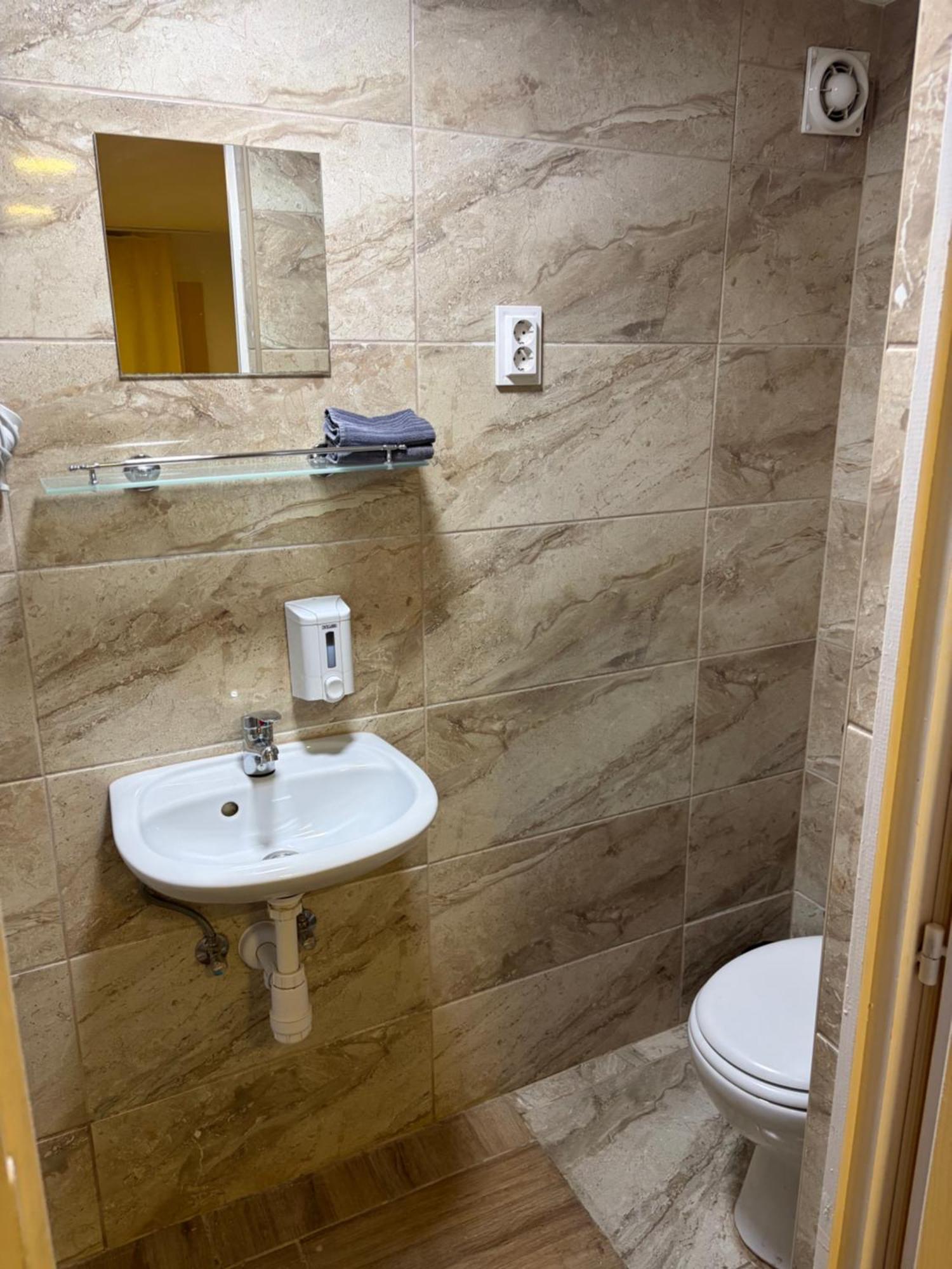 Double or Twin Room Private Bathroom