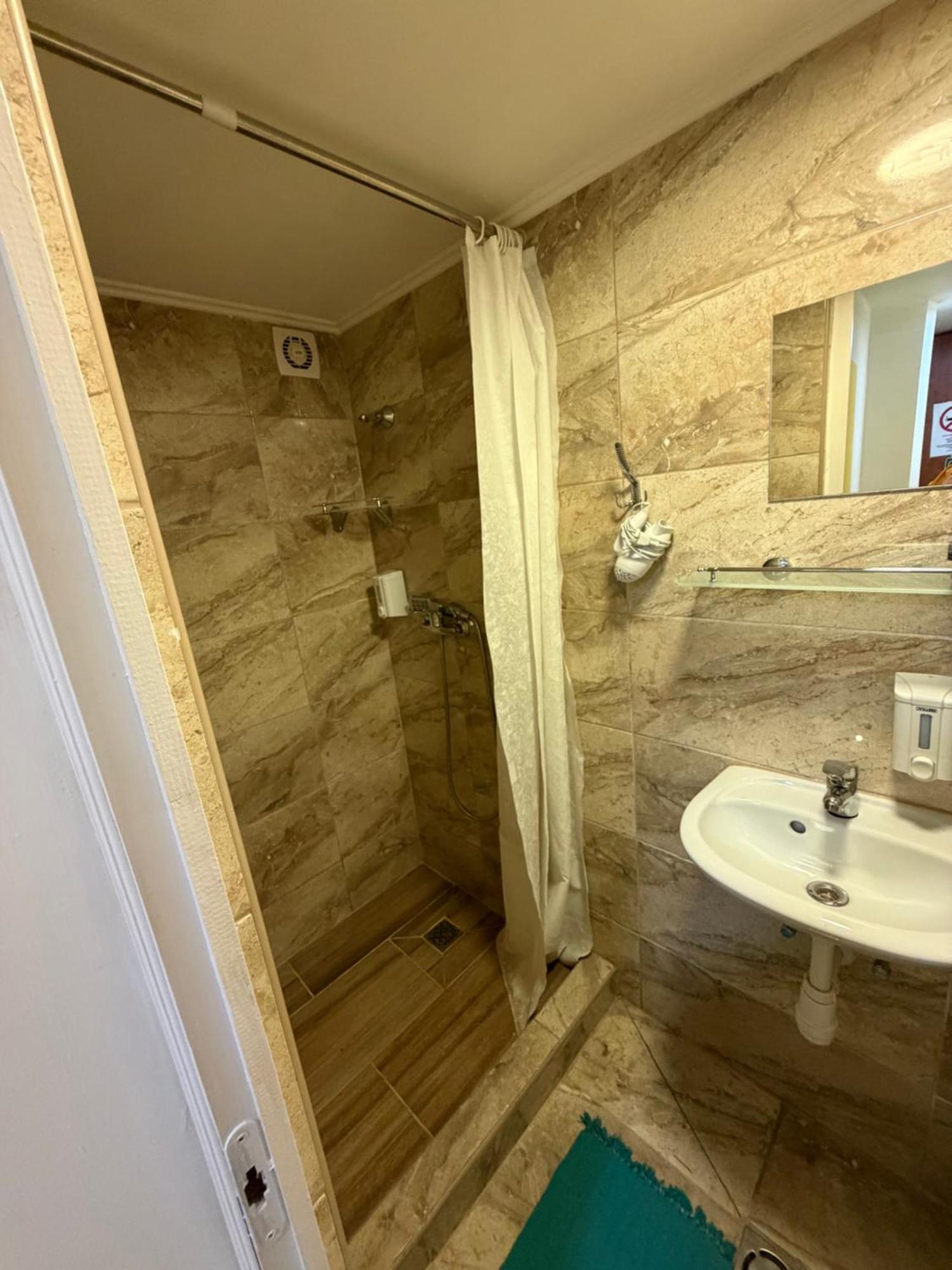 Double or Twin Room Private Bathroom