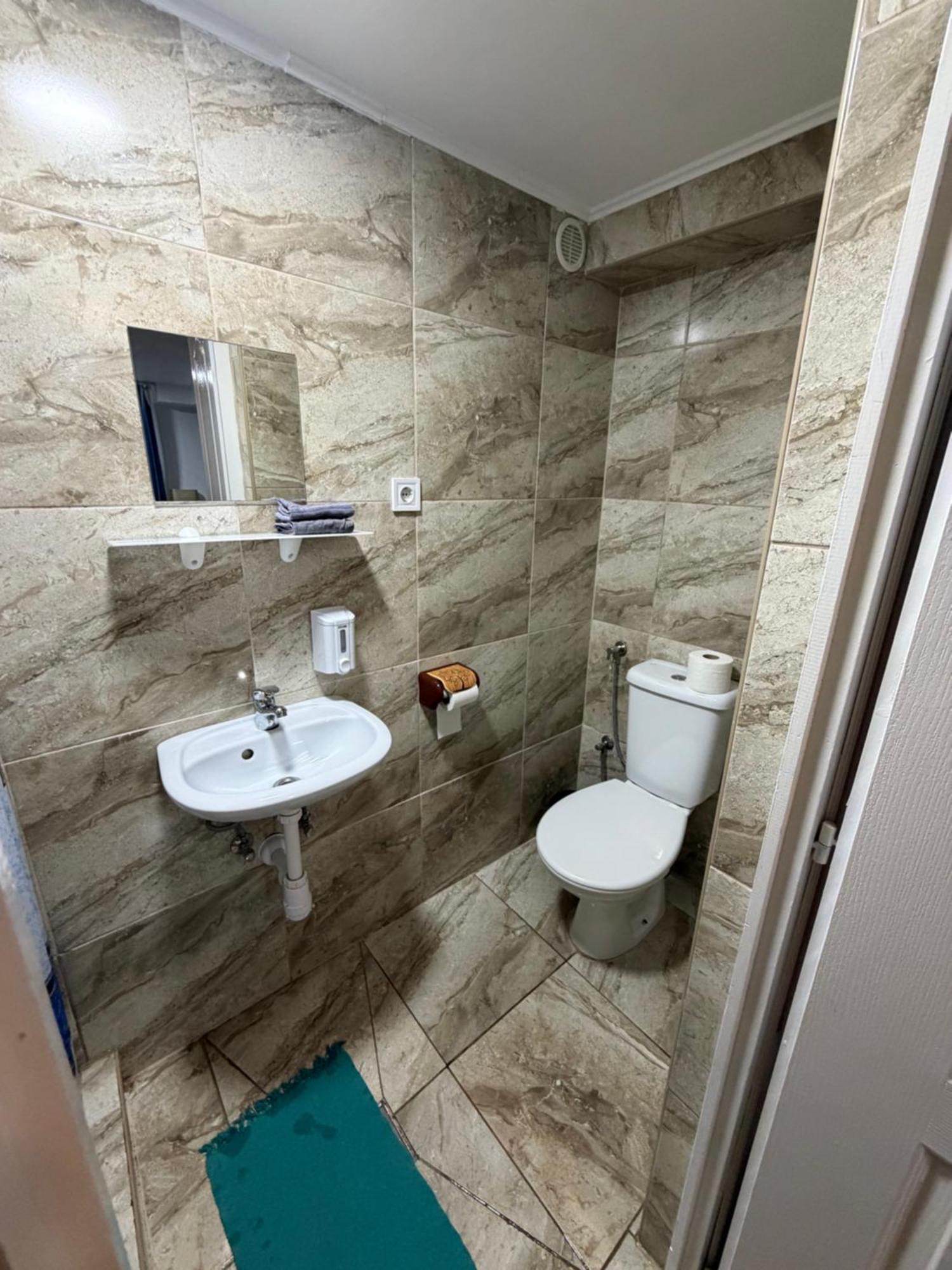 Double or Twin Room Private Bathroom
