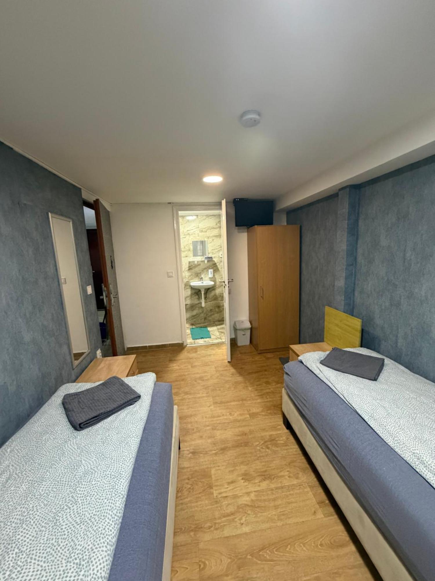 Double or Twin Room Private Bathroom