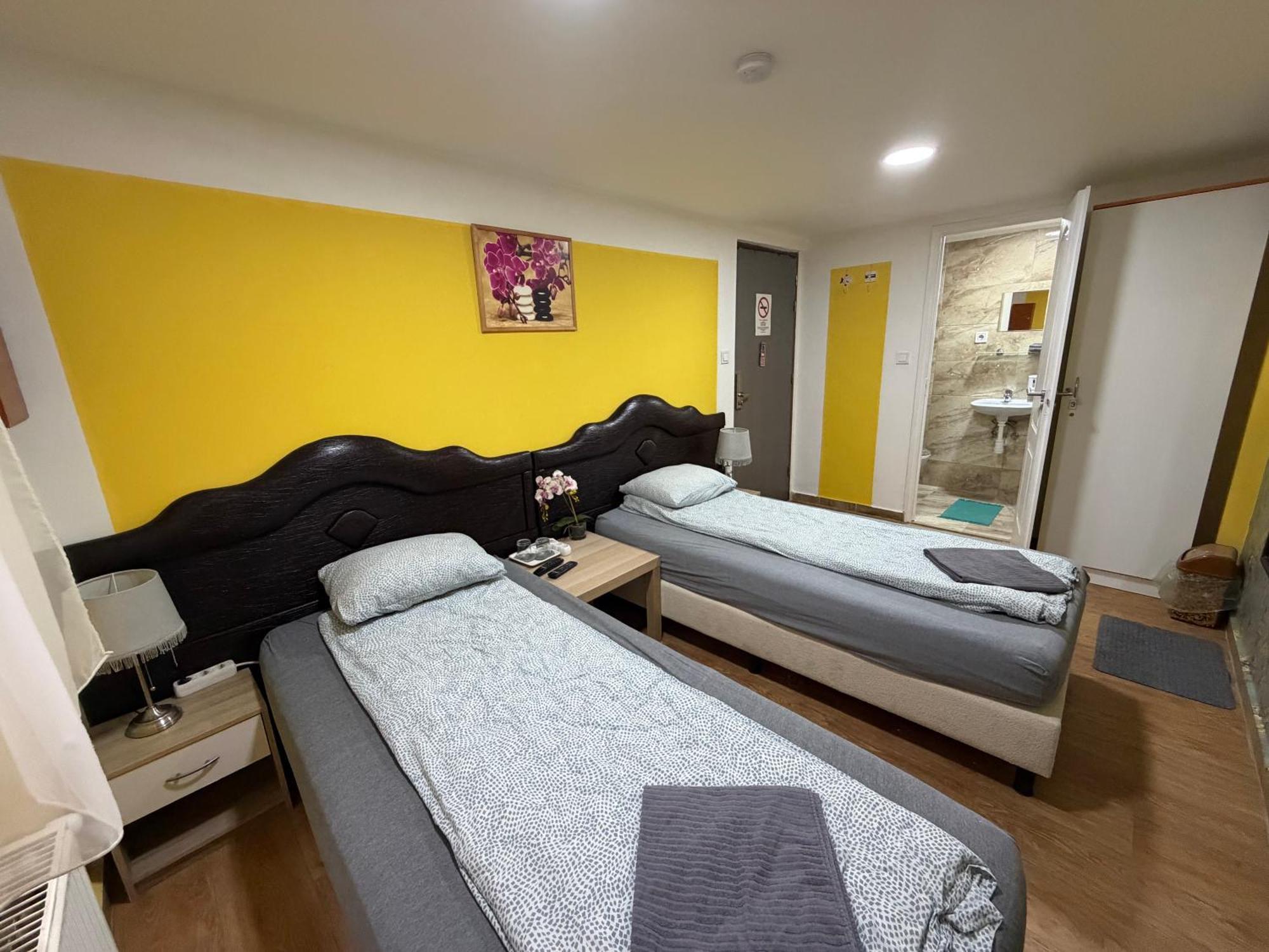 Double or Twin Room Private Bathroom