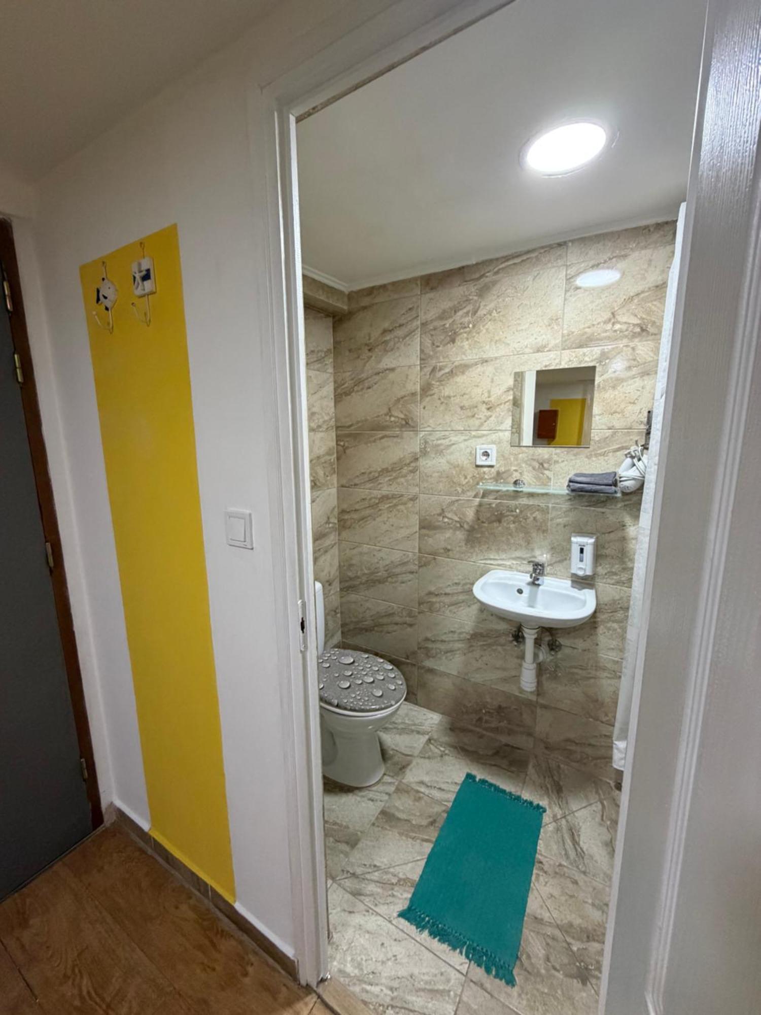 Double or Twin Room Private Bathroom