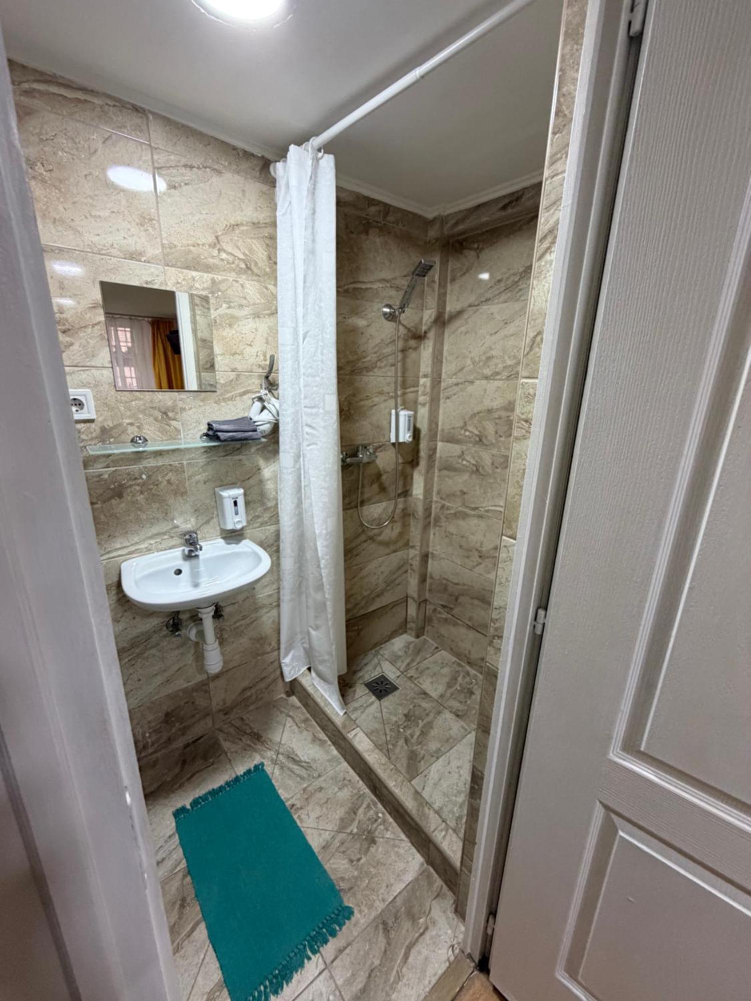 Double or Twin Room Private Bathroom