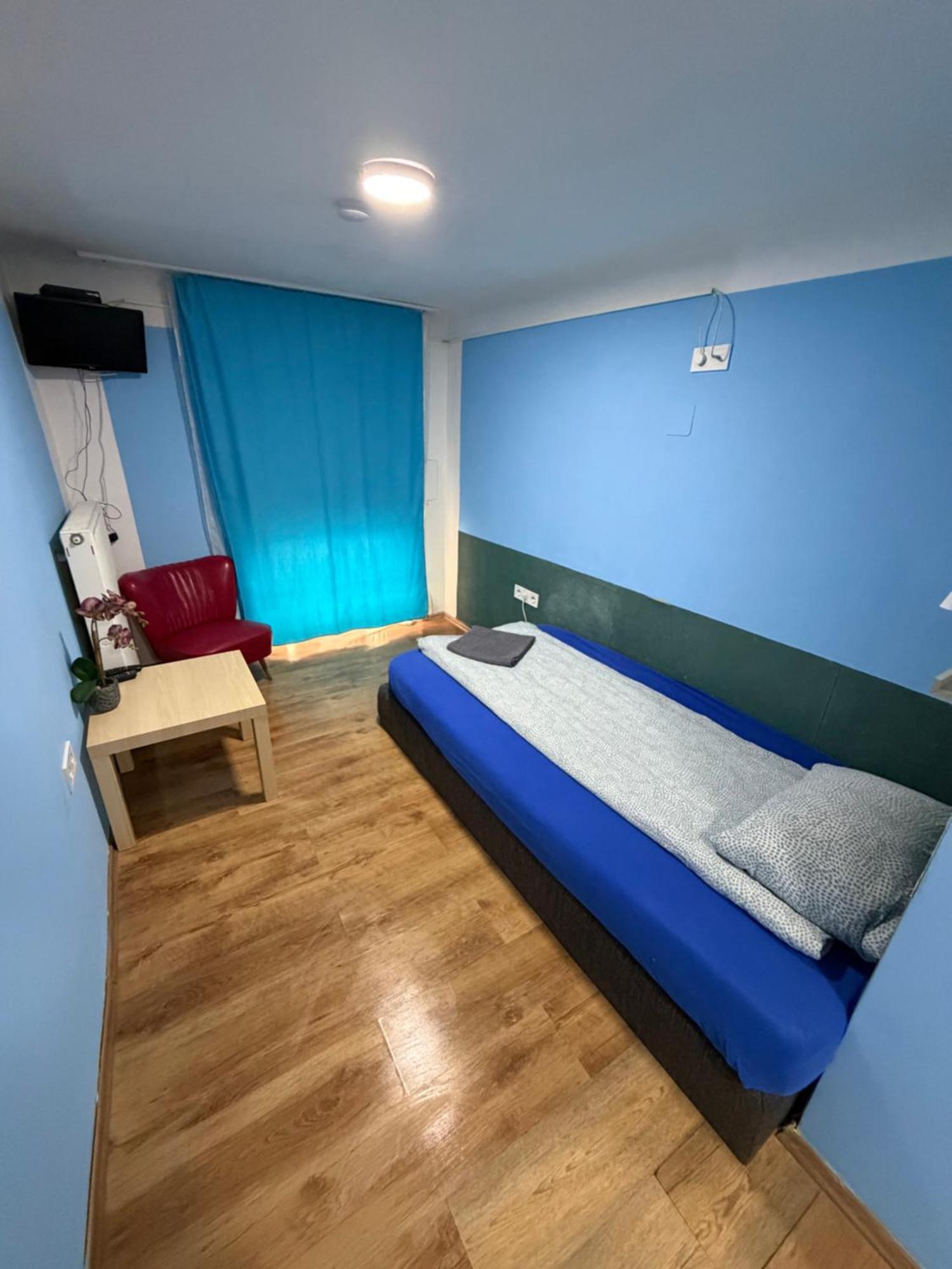 Single Room Private Bathroom