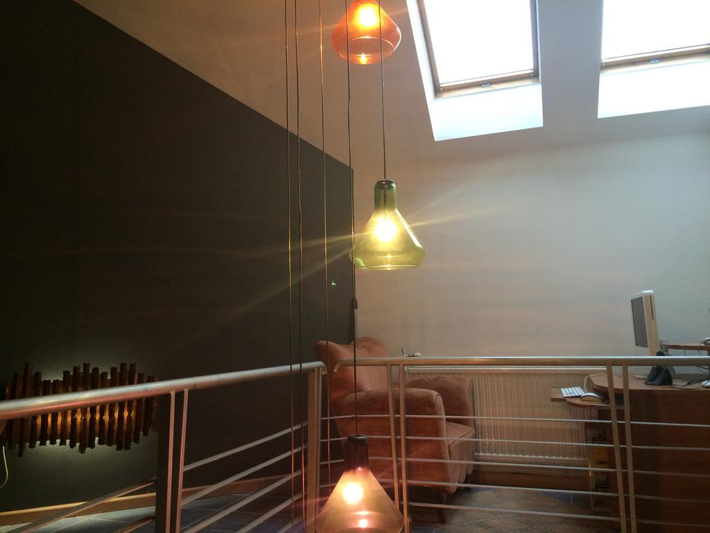 Apartment Shower,195693409:JPEG