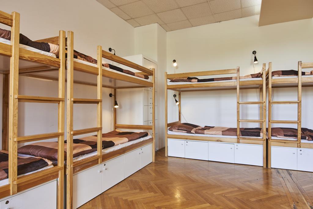 Cama em Beliche em Dormitório Feminino