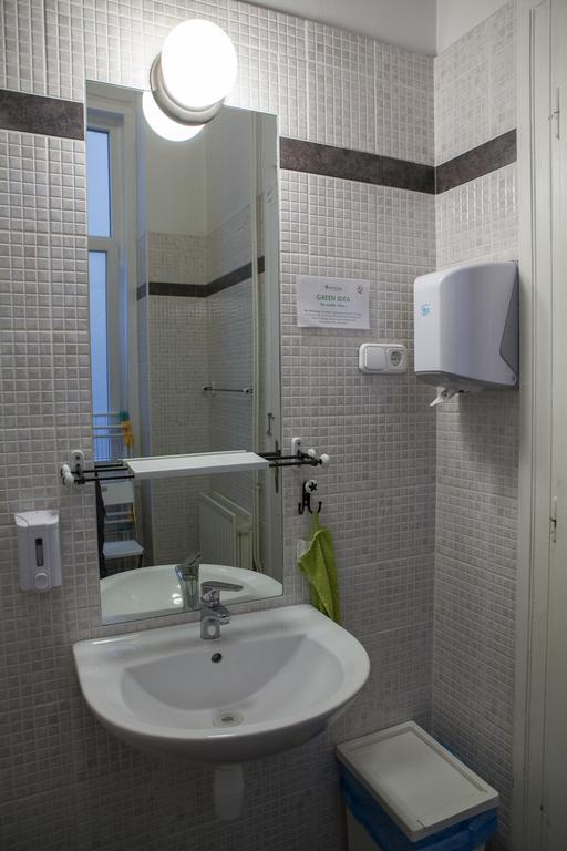 Bed in een Gemengde Slaapzaal met 6 Bedden