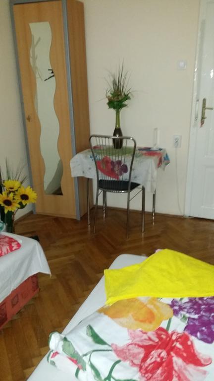 Quarto Duplo com Banheiro Compartilhado