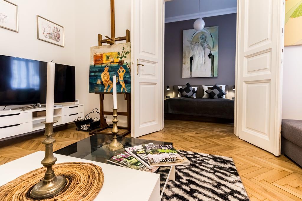 Deluxe Apartment