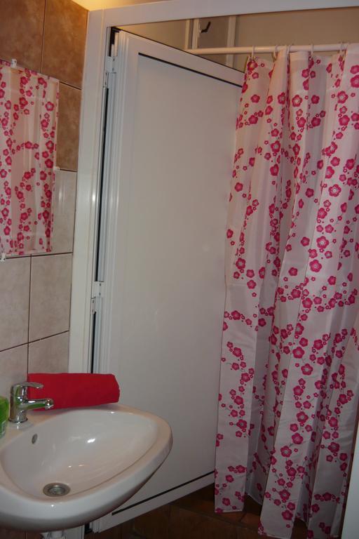 Tweepersoonskamer met 1 of 2 Bedden en Gedeelde Badkamer