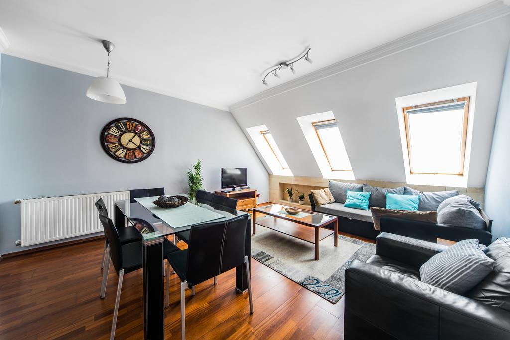 Deluxe Apartment,445263045:JPEG