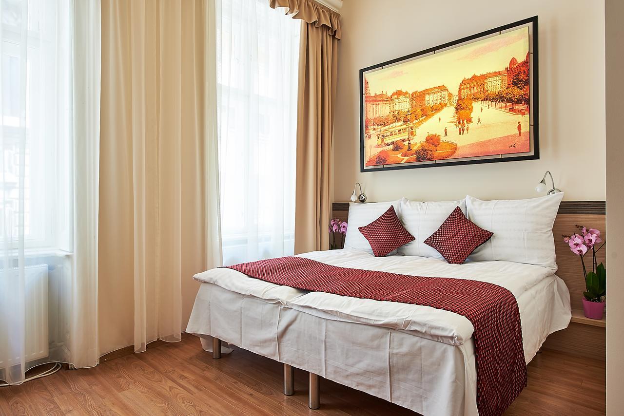 Quarto Individual com Casa de Banho