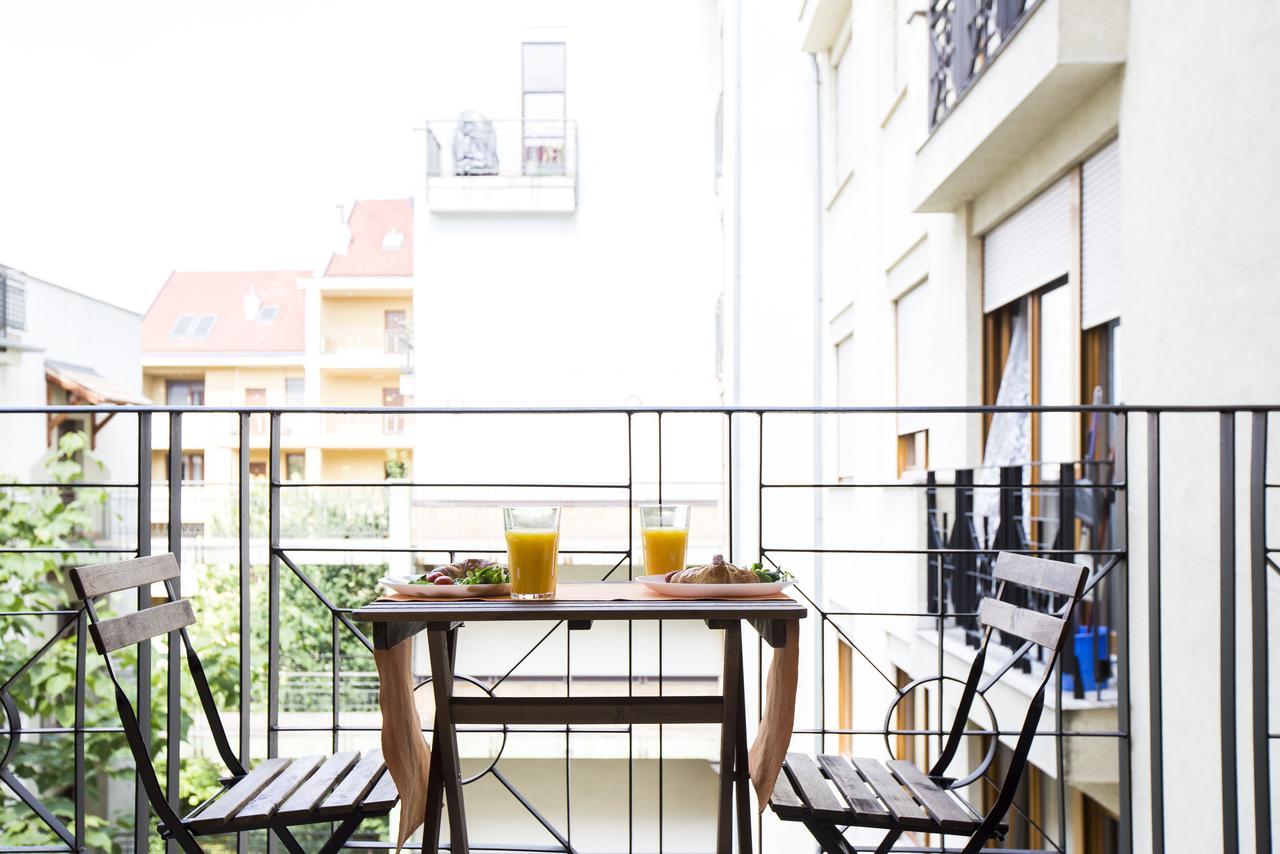 Studio Apartment Balcony