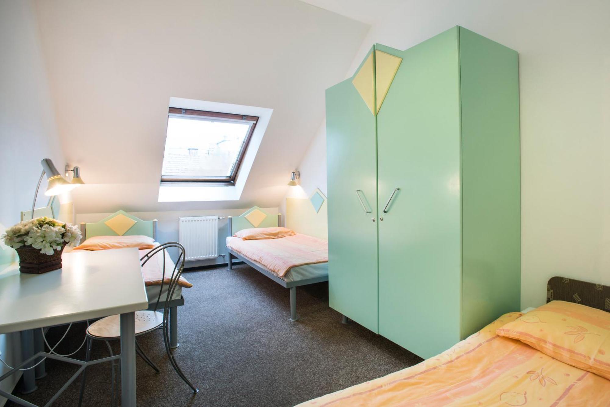 Quarto com 2 Camas de Solteiro