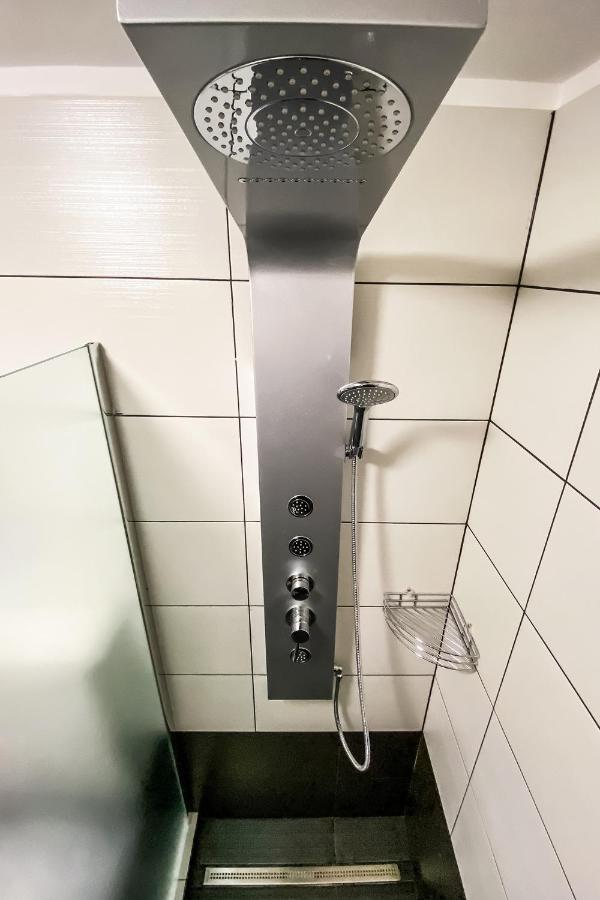Chambre Double ou Lits Jumeaux avec Salle de Bains Privative