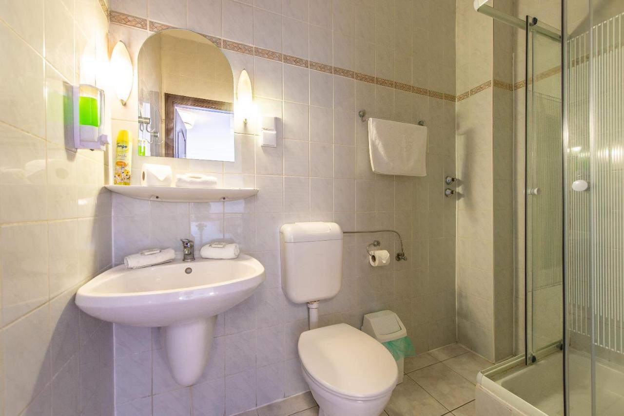 Camera Matrimoniale/Doppia con Letti Singoli con Bagno Privato