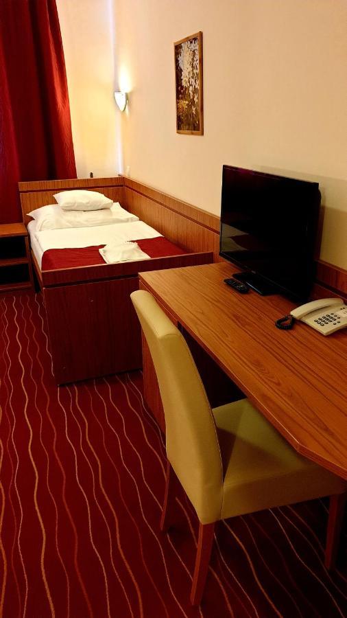 Standard Triple Room 3 Single Beds,982132810:JPEG