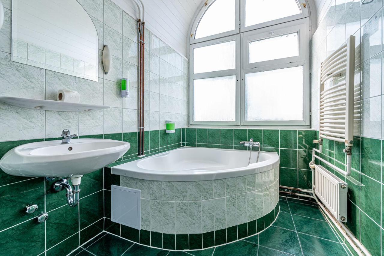 Camera Familiare con Bagno Privato