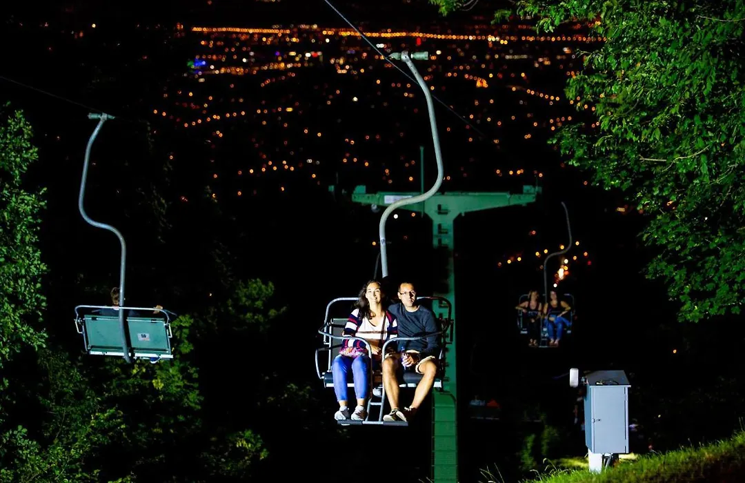 Panoramic Comfort In The Luxurious Green District!-1